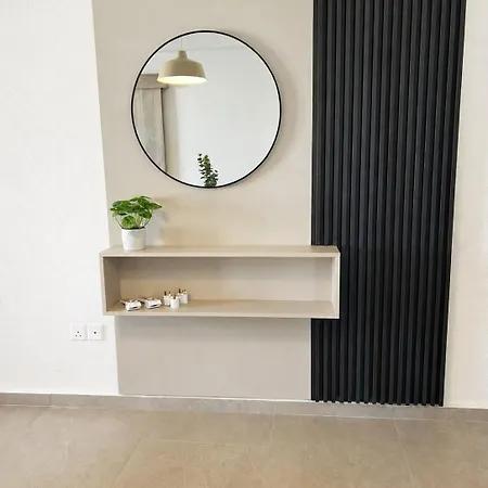& Sea - 402 Modern 2br In פאפוס