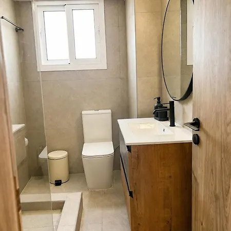 & Sea - 402 Modern 2br In * פאפוס