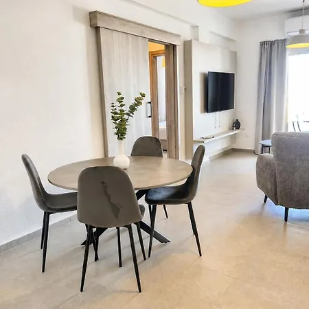 & Sea - 402 Modern 2br In